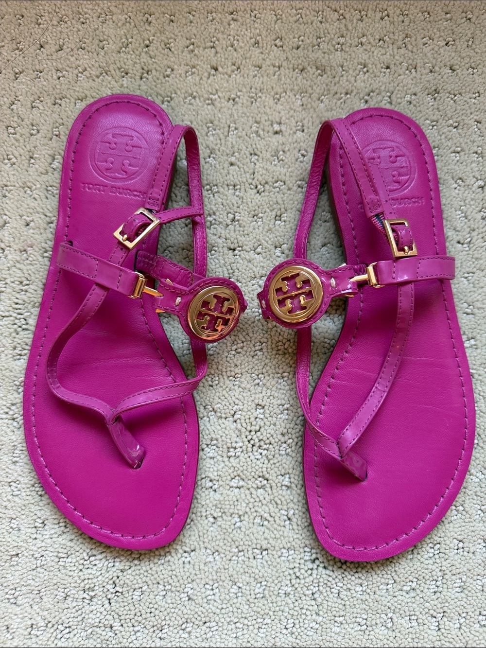 Tory Burch Fuchsia Leather Logo Thong Sandals with Gold Emblem